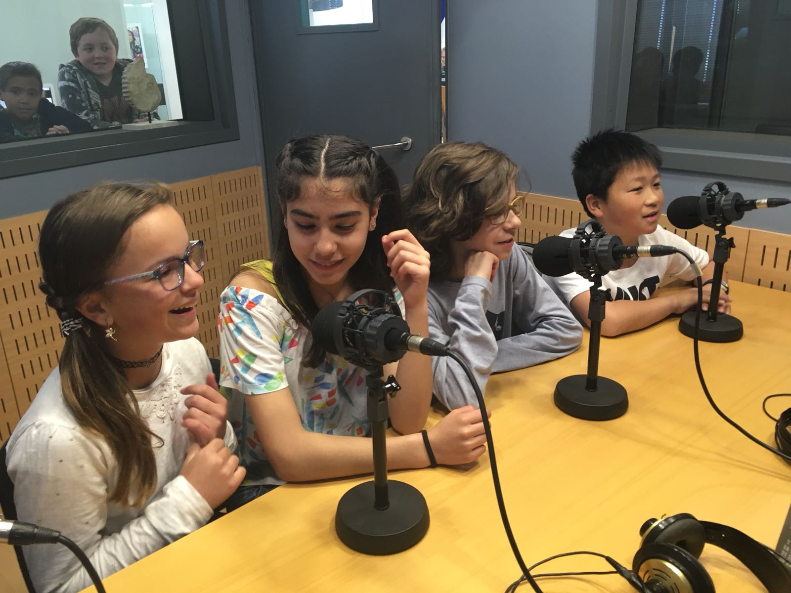 Alumnes de 6è a Radio Vilafranca